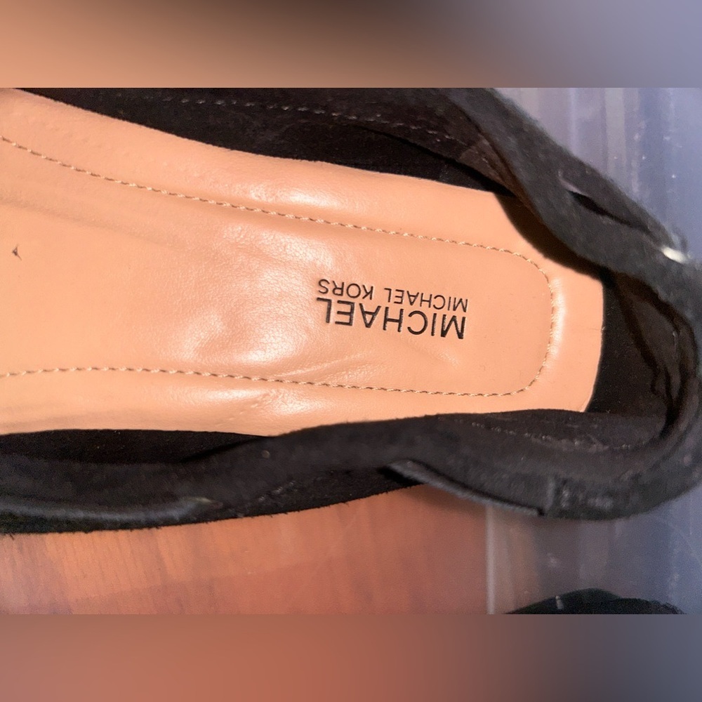 Gently use women’s shoes size 8 - Picture 4 of 4